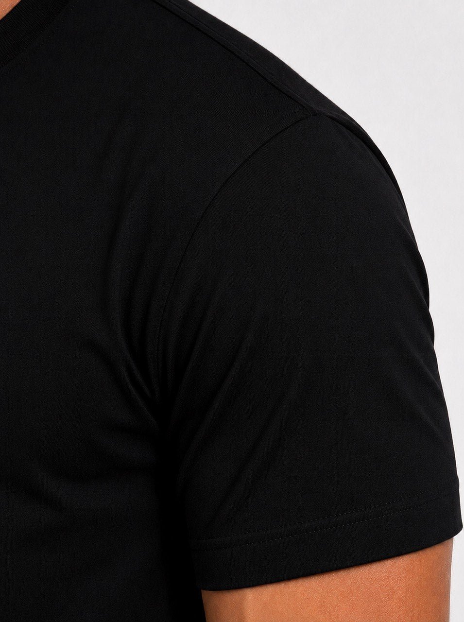 black basic t-shirt